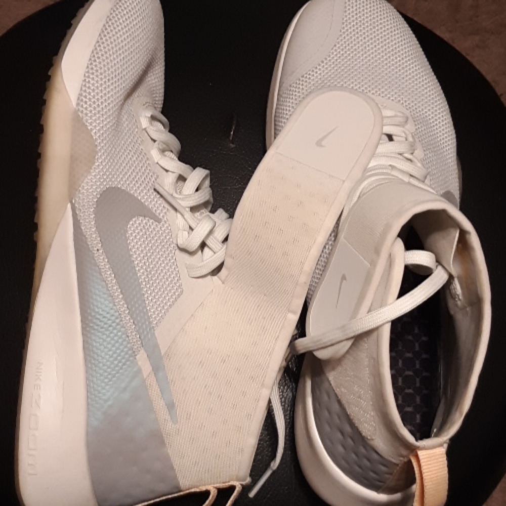 Nike zoom sneakers size 8.5